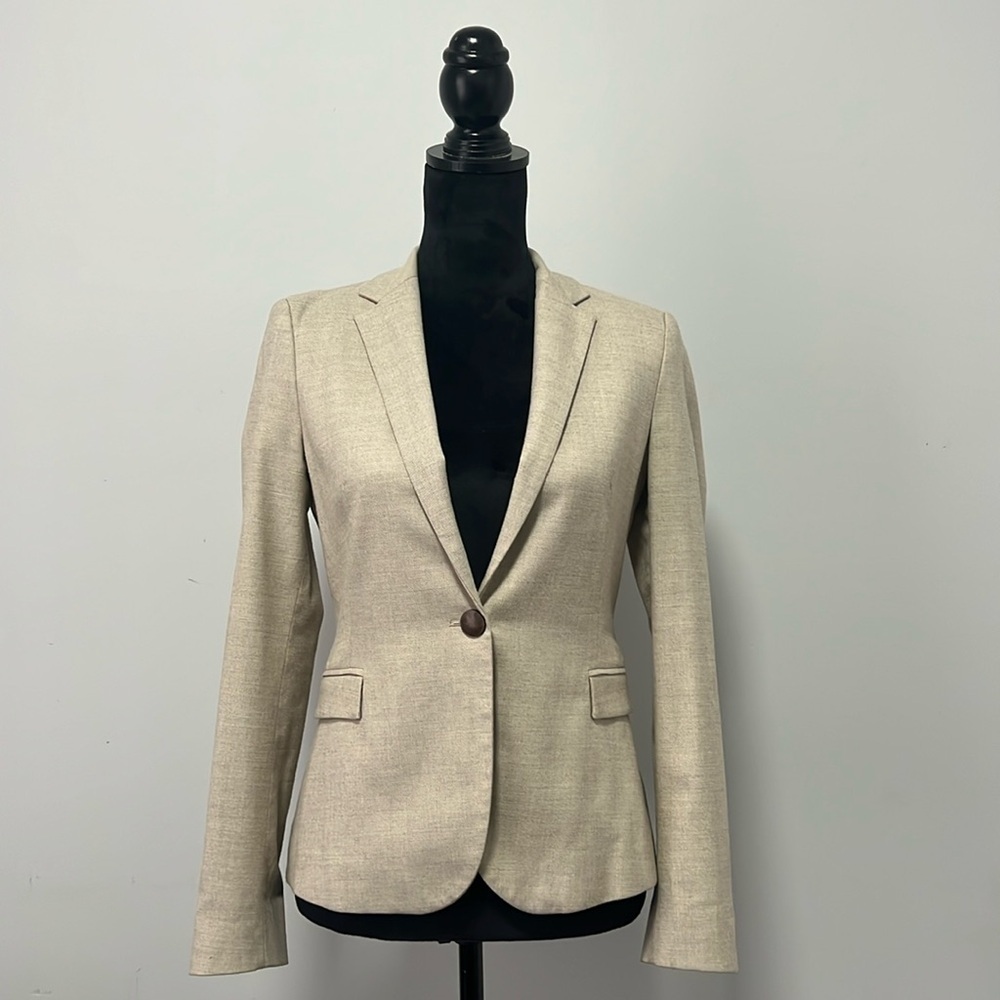 Zara Women’s Oatmeal Single Breasted Single Botton Long sleeved Blazer size S
